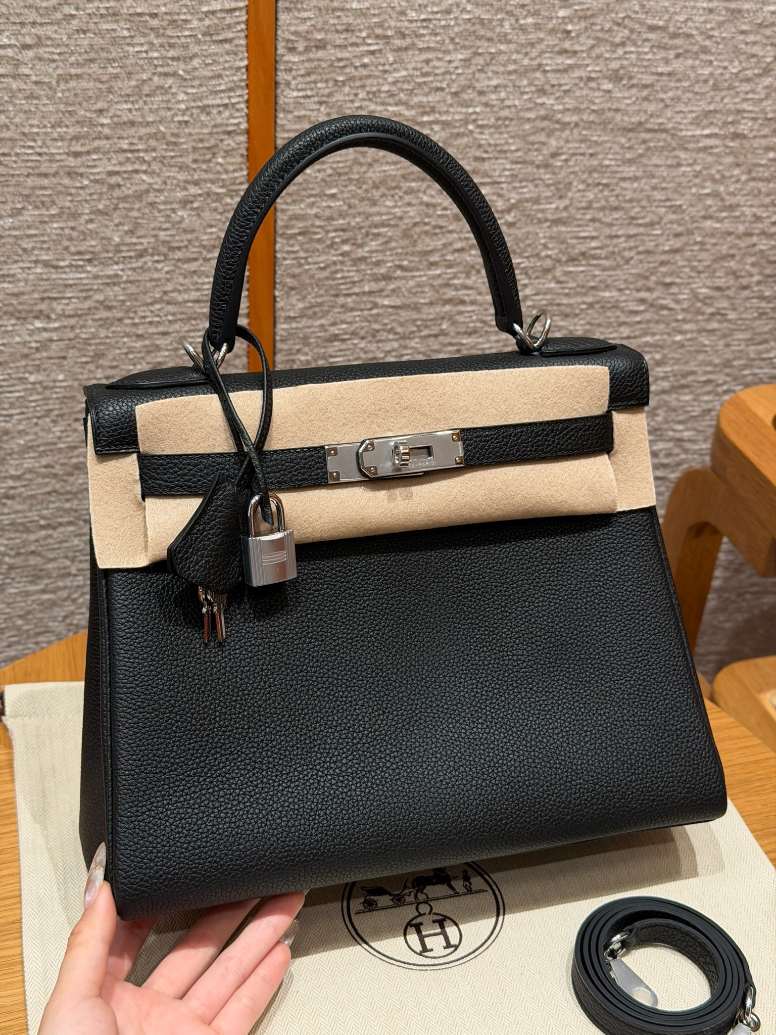 Hermes Black Togo Kelly 28