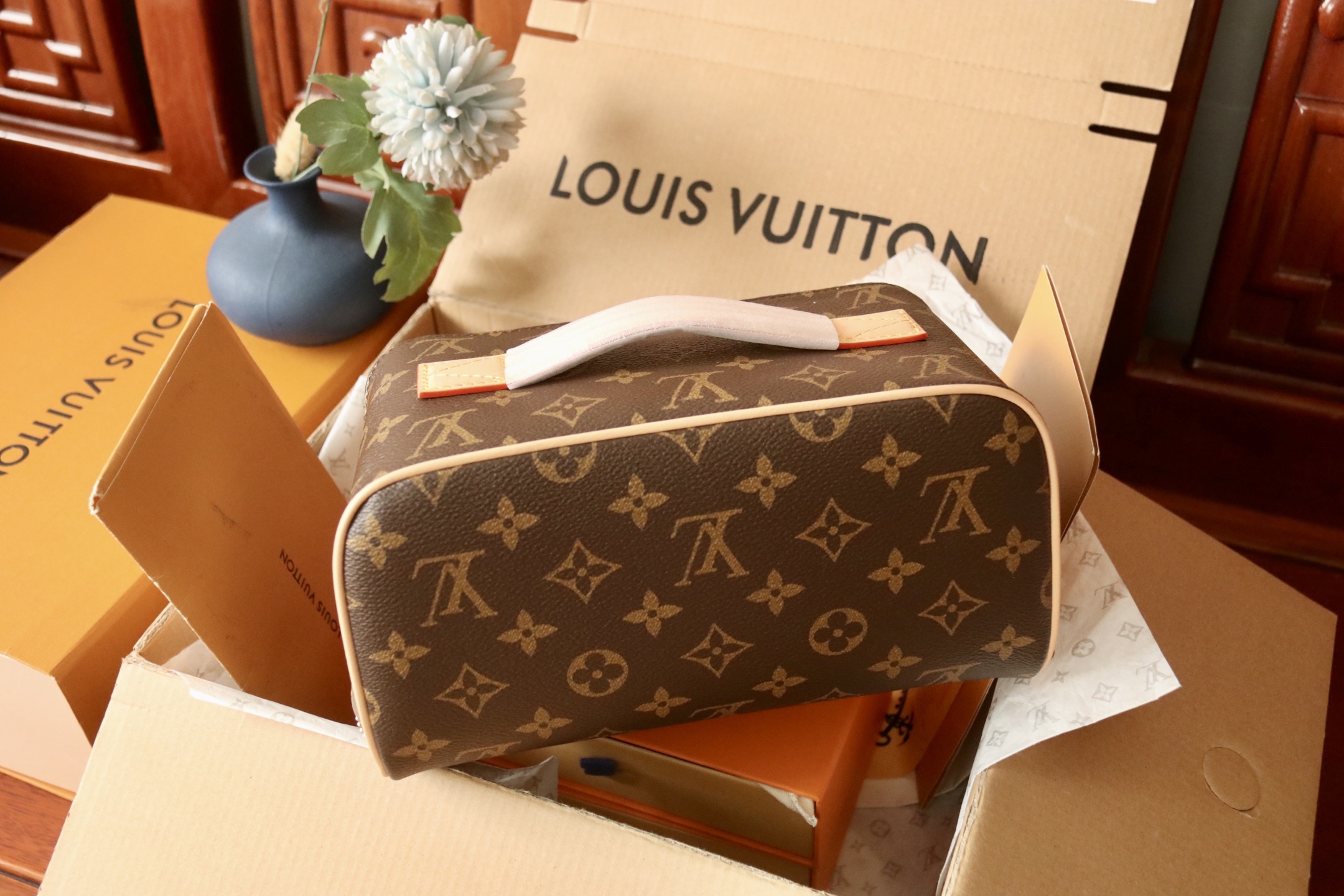 M11750 Toiletry Bag in Monogram Canvas