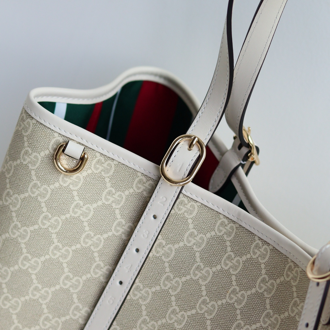 Gucci GG Emblem large tote bag 815213