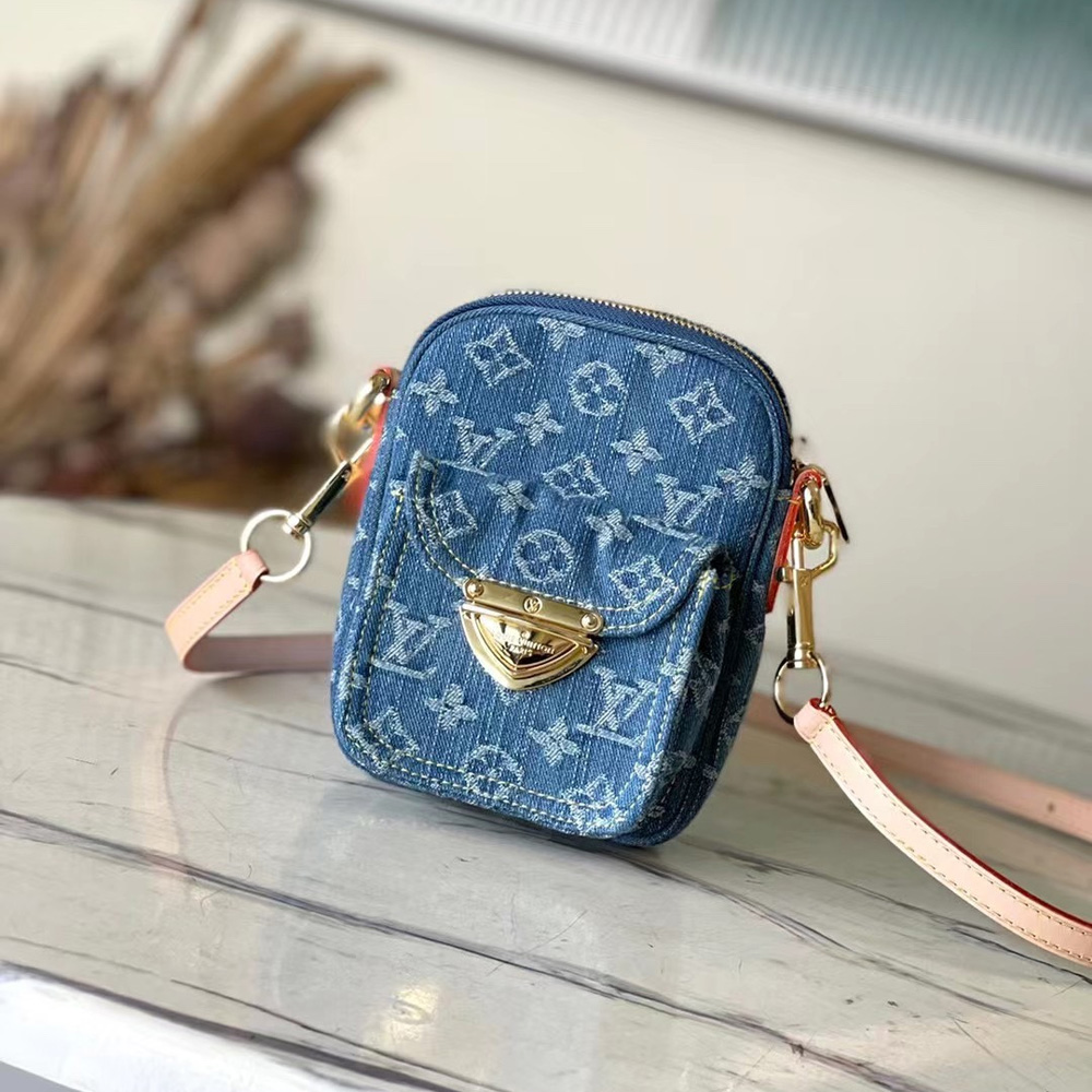 Louis Vuitton LV  Zippered Shoulder Crossbody Bag  M82948 Top quality