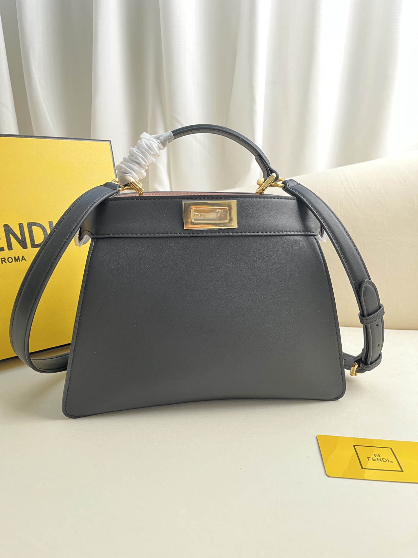 Fendi Iconic Peekaboo ISeeU Medium Leather Bag-Black