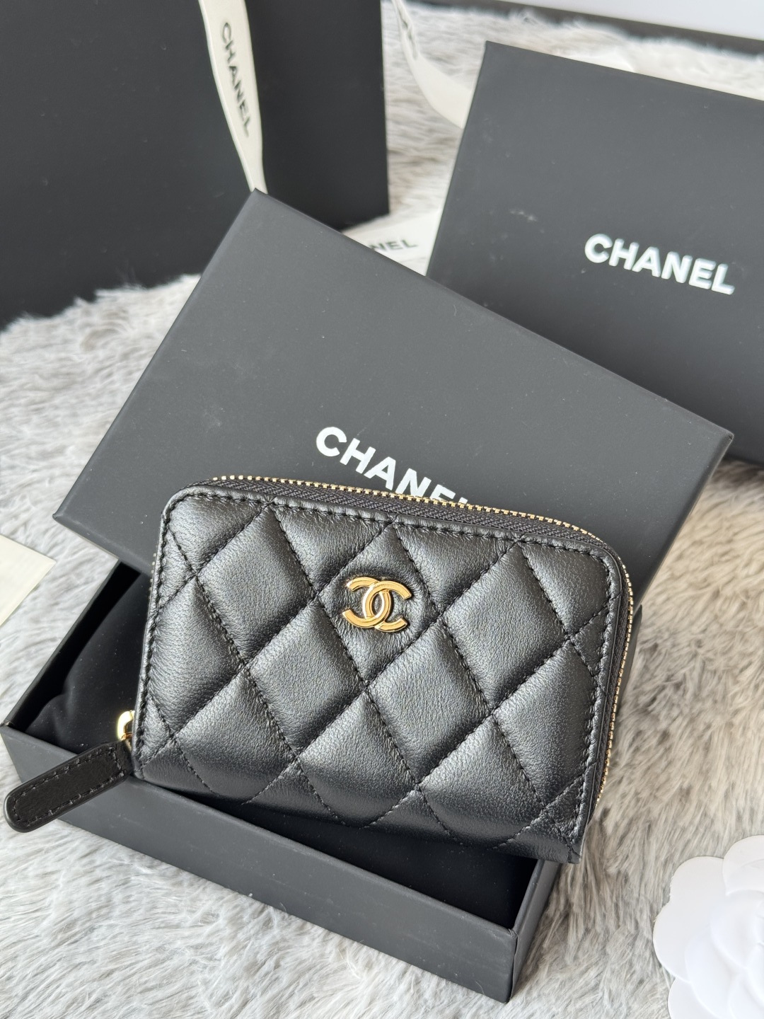 Chanel Classic Zipped Card Holder in Black lambskin