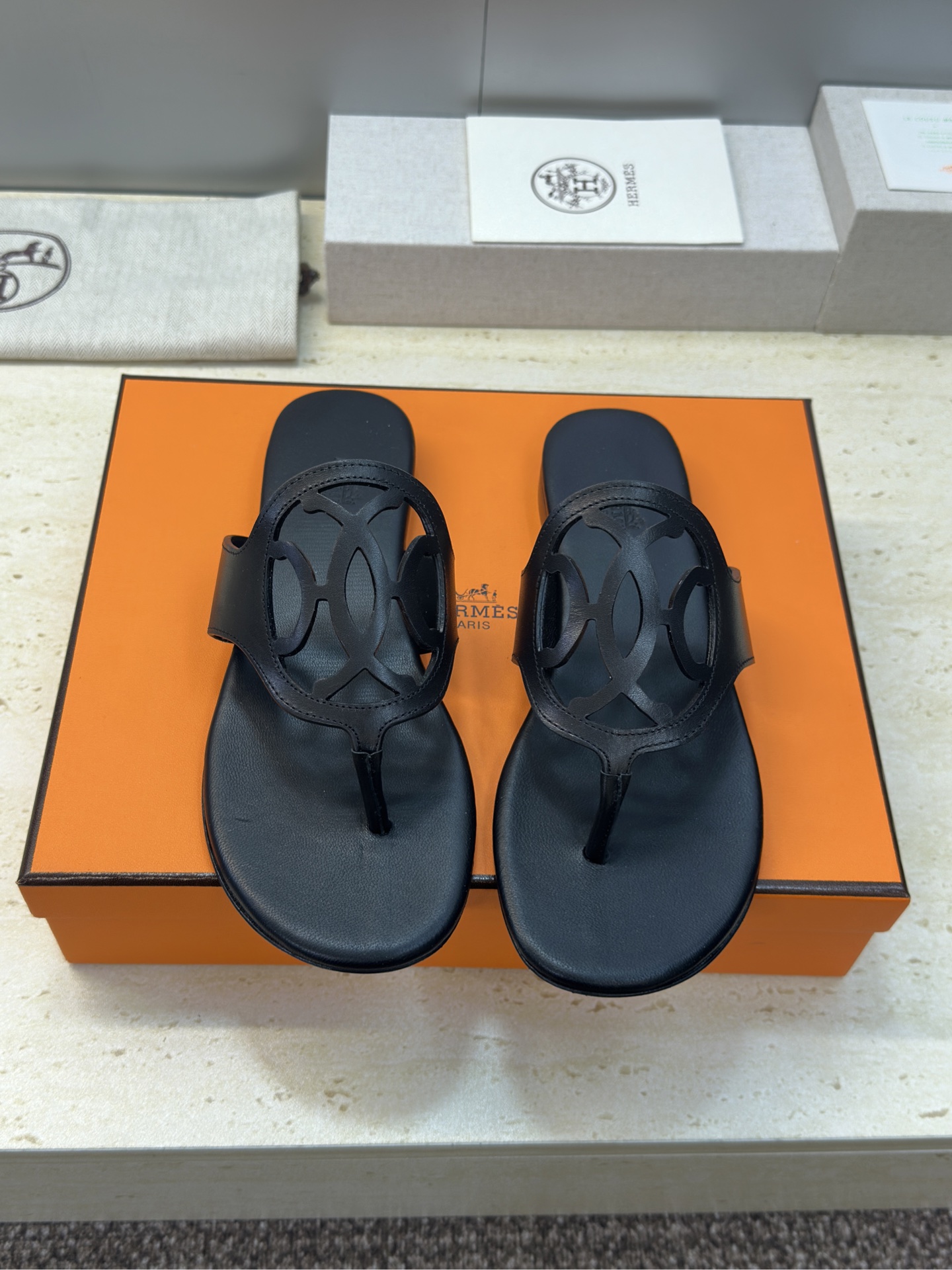 Hermes Mage leather Flip-Flops in Black