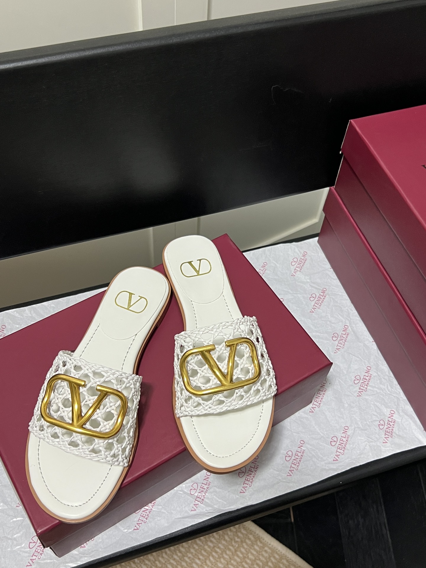 Valentino Garavani Gold VLogo Signature Woven Leather Sandals Flat Slippers - KAIROO