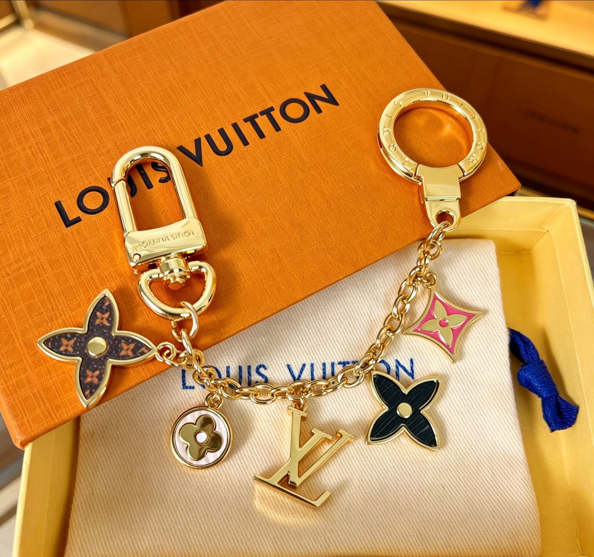 LV M68999 Spring Street Keychain