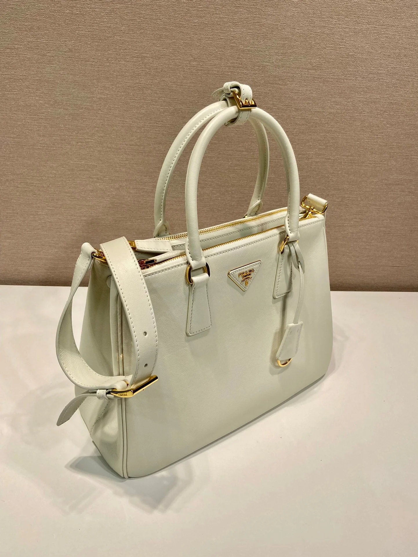 Prada LARGE GALLERIA BAG 32 IN WHITE SMOOTH CALFSKIN GOLD HARDWARE