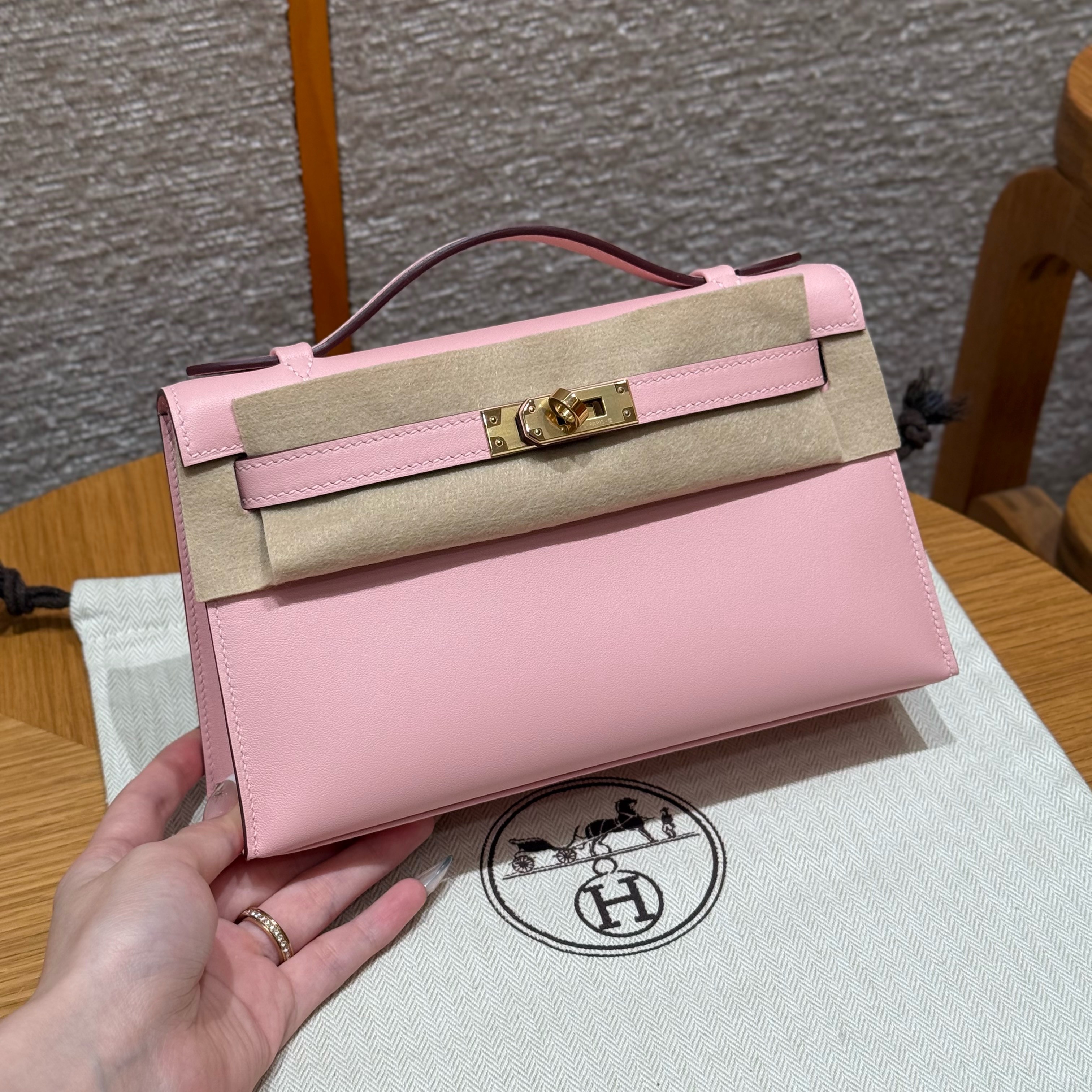 Hermes Rose Sakura Swift Kelly Pochette