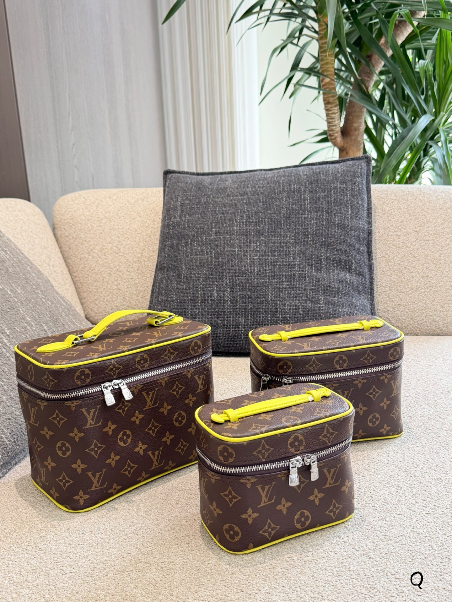 Louis Vuitton LV Neon Yellow Trim Nice Vanity Case Box Monogram Coated Canvas Shoulder Top Handle Bag - KAIROO