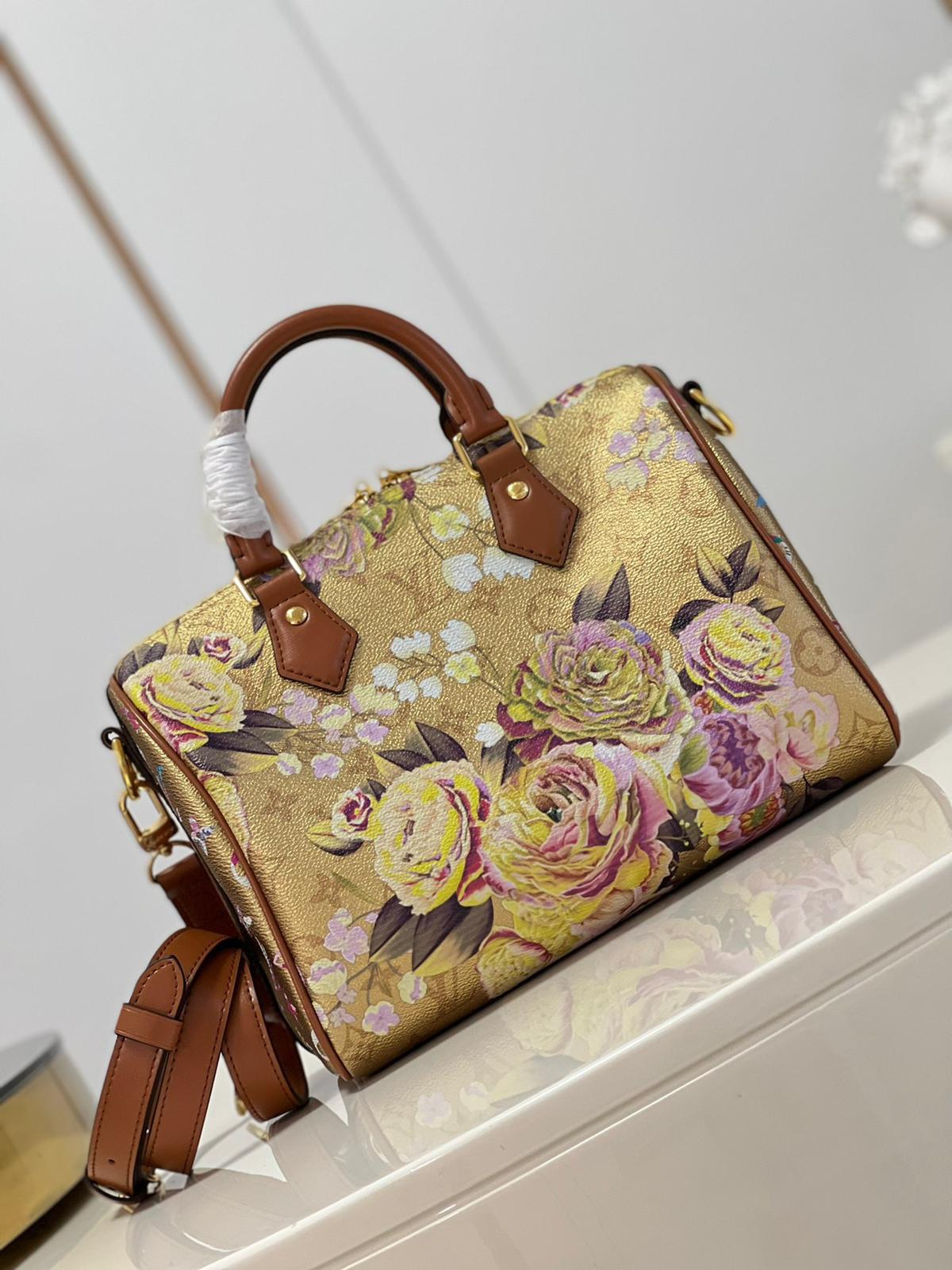 Louis Vuitton LV Speedy Bandouliere 25cm bag in Gold Monogram