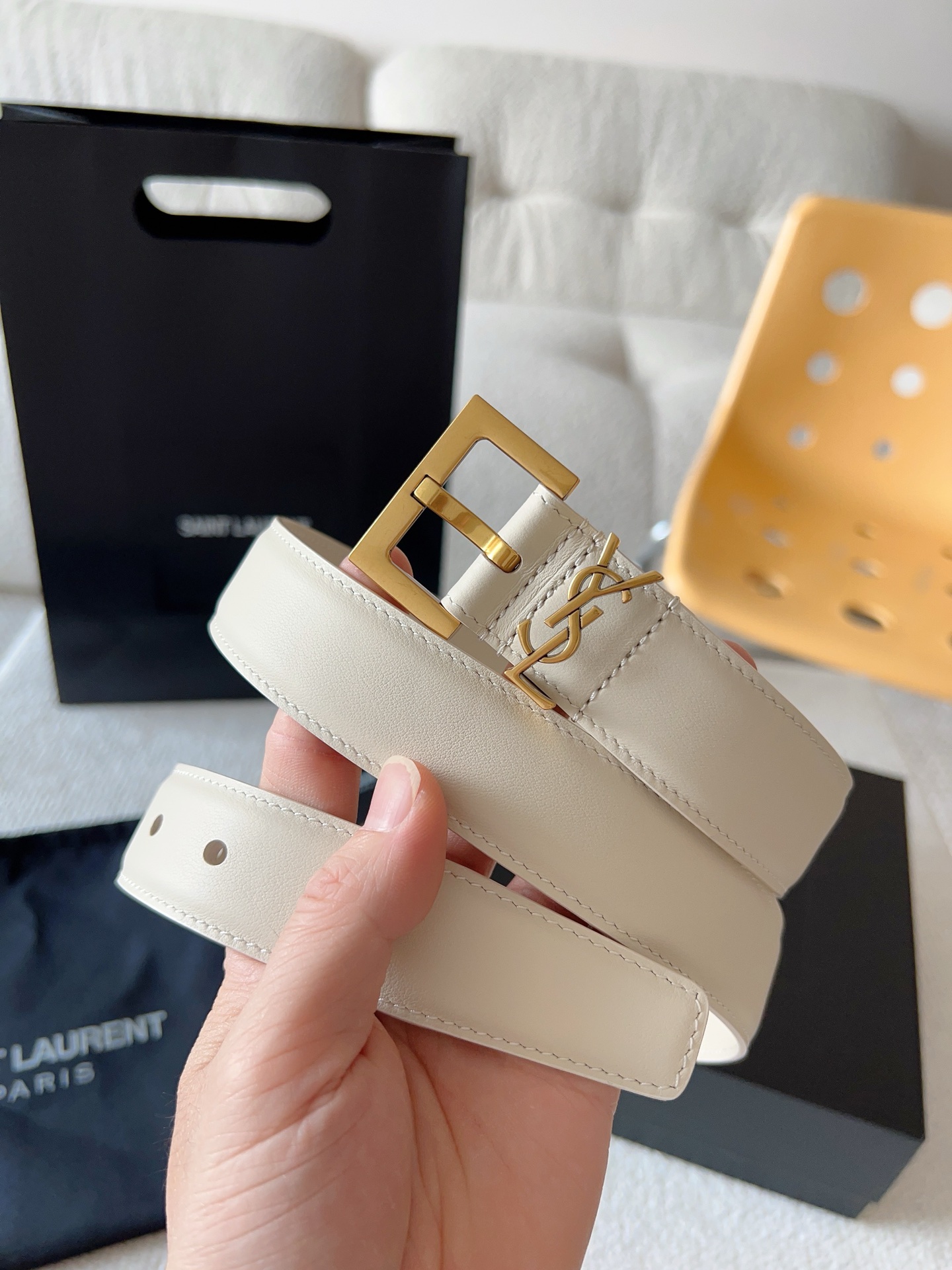 Saint Laurent White Cassandre Belt 3cm in Smooth leather