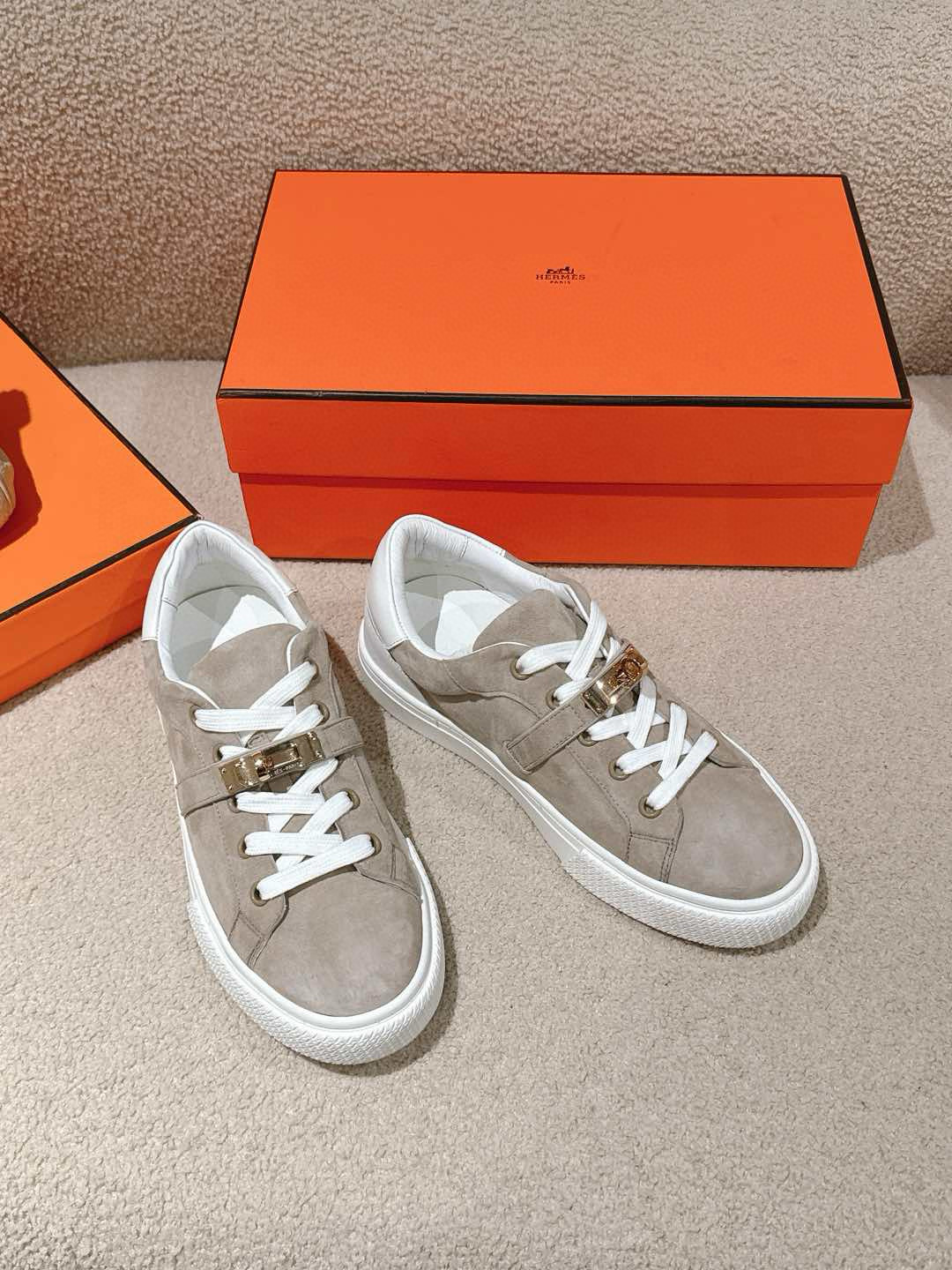 Hermes Unisex Day Sneaker