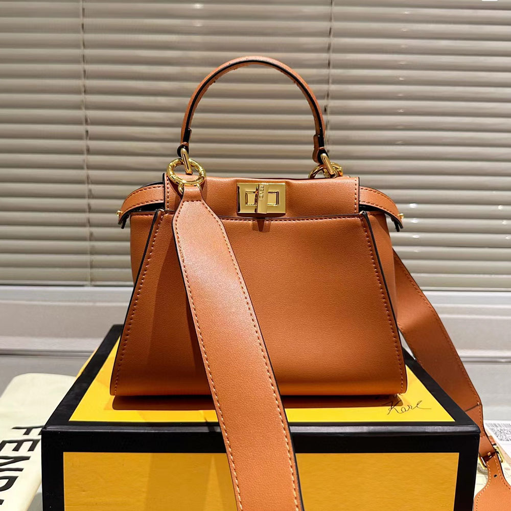 FENDI Peekaboo ISeeU Bag Medium