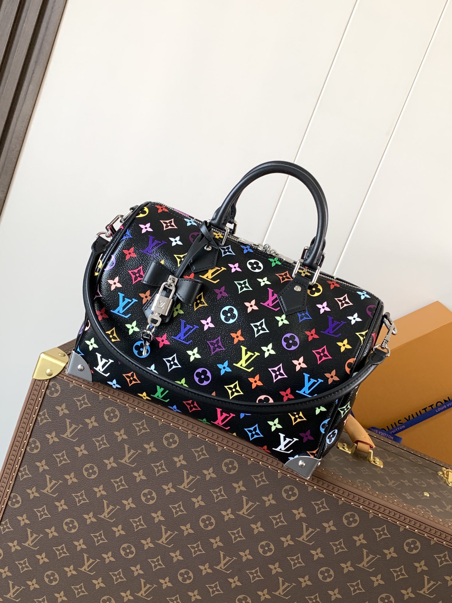 M13257 LV x TM Speedy Soft 30 in Black Multicolored Canvas