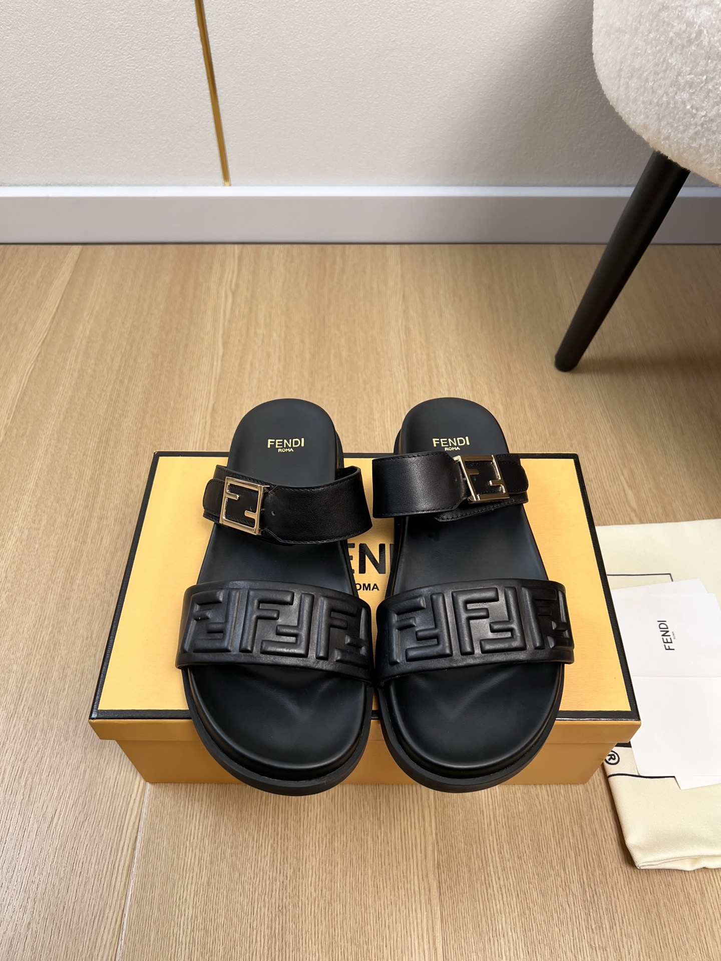 Fendi FF BaguettUnisex Sandal