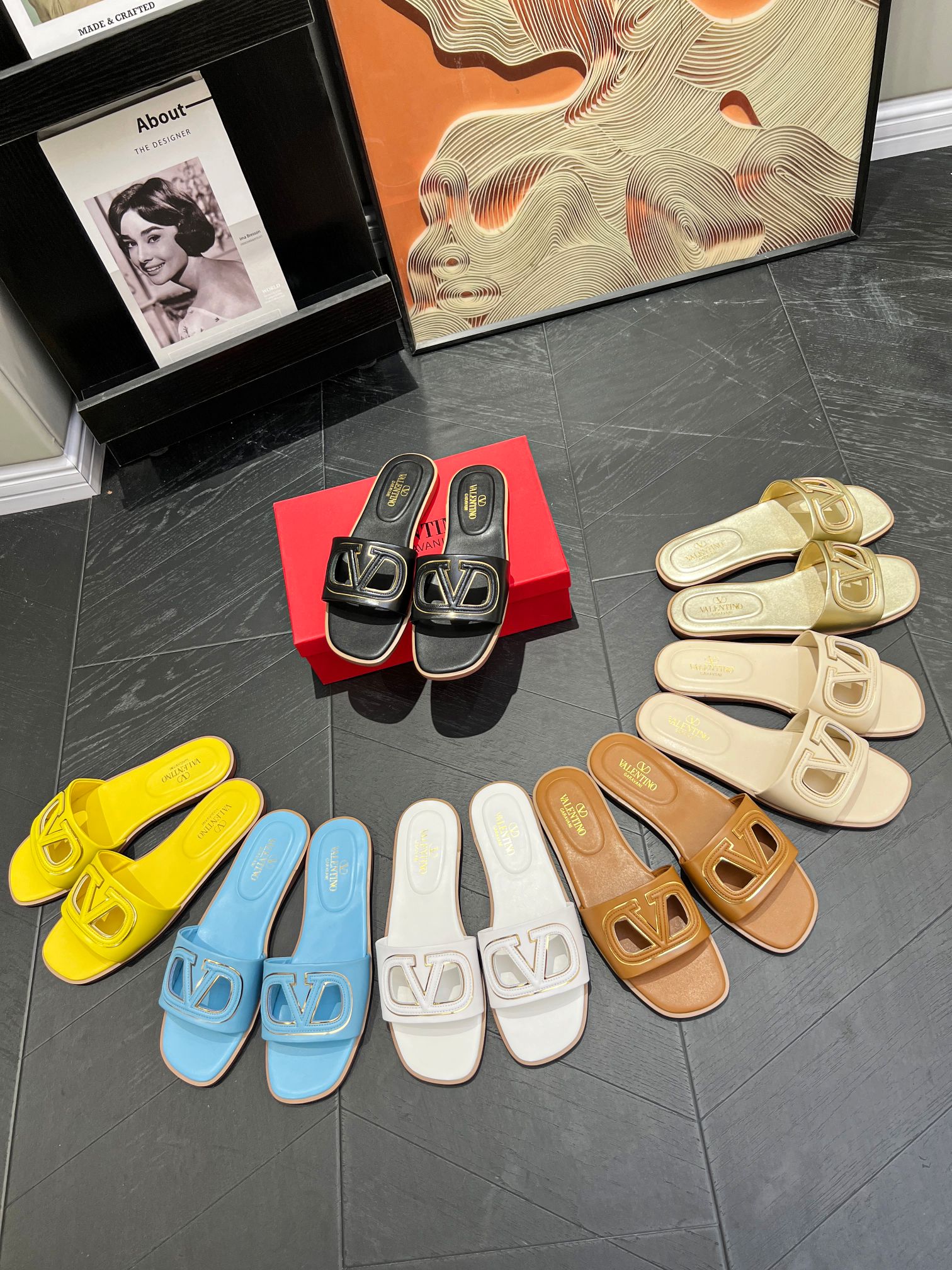 Valentino Garavani Cut-Out Large VLogo Signature Smooth Leather Gold-Trim Flat Slippers - KAIROO