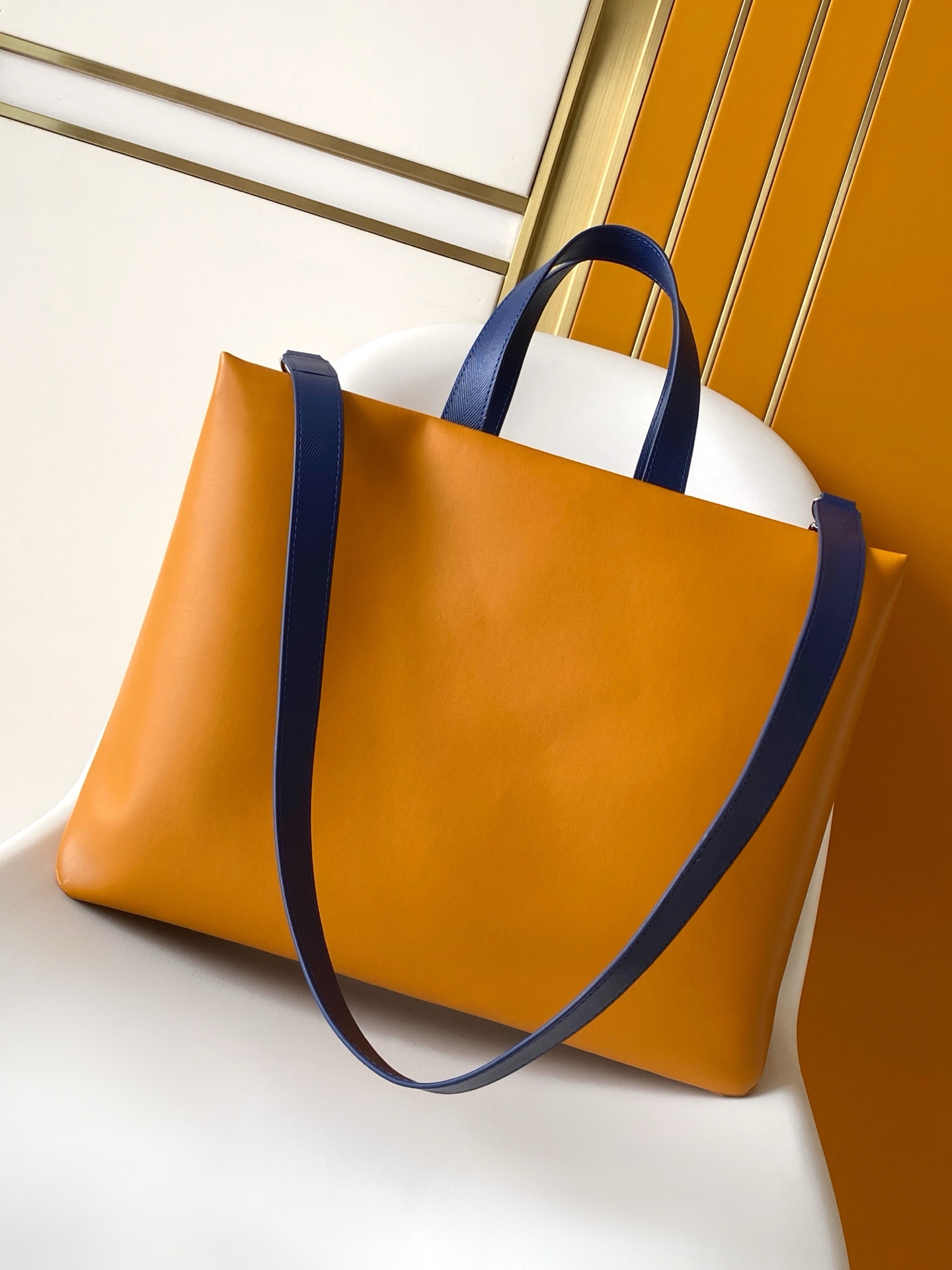 M24457 LV Shopper Tote MM in Calf leather