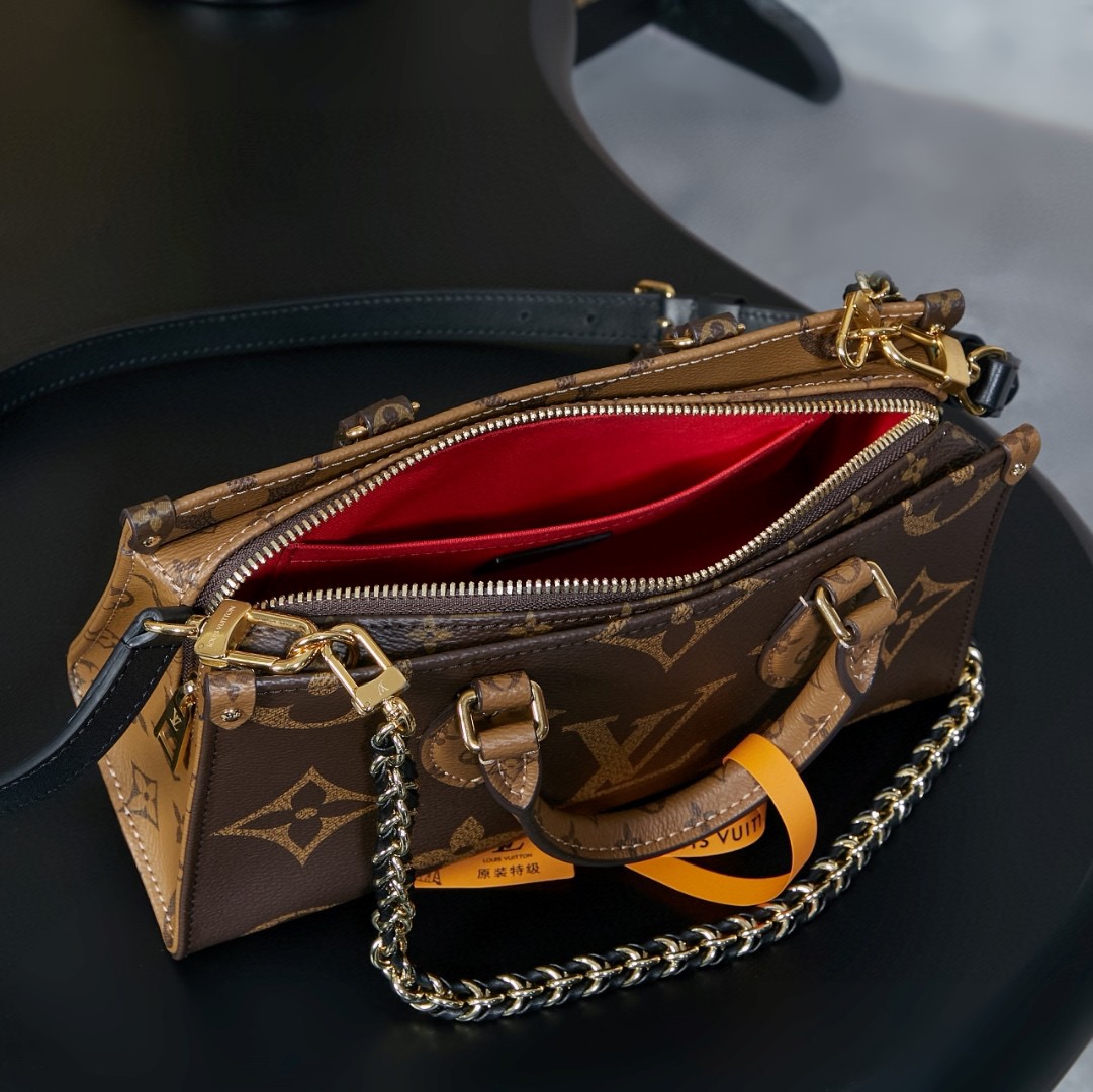 Louis Vuitton LV TM ONTHEGO EAST WEST CHAIN ​​Monogram Handbag