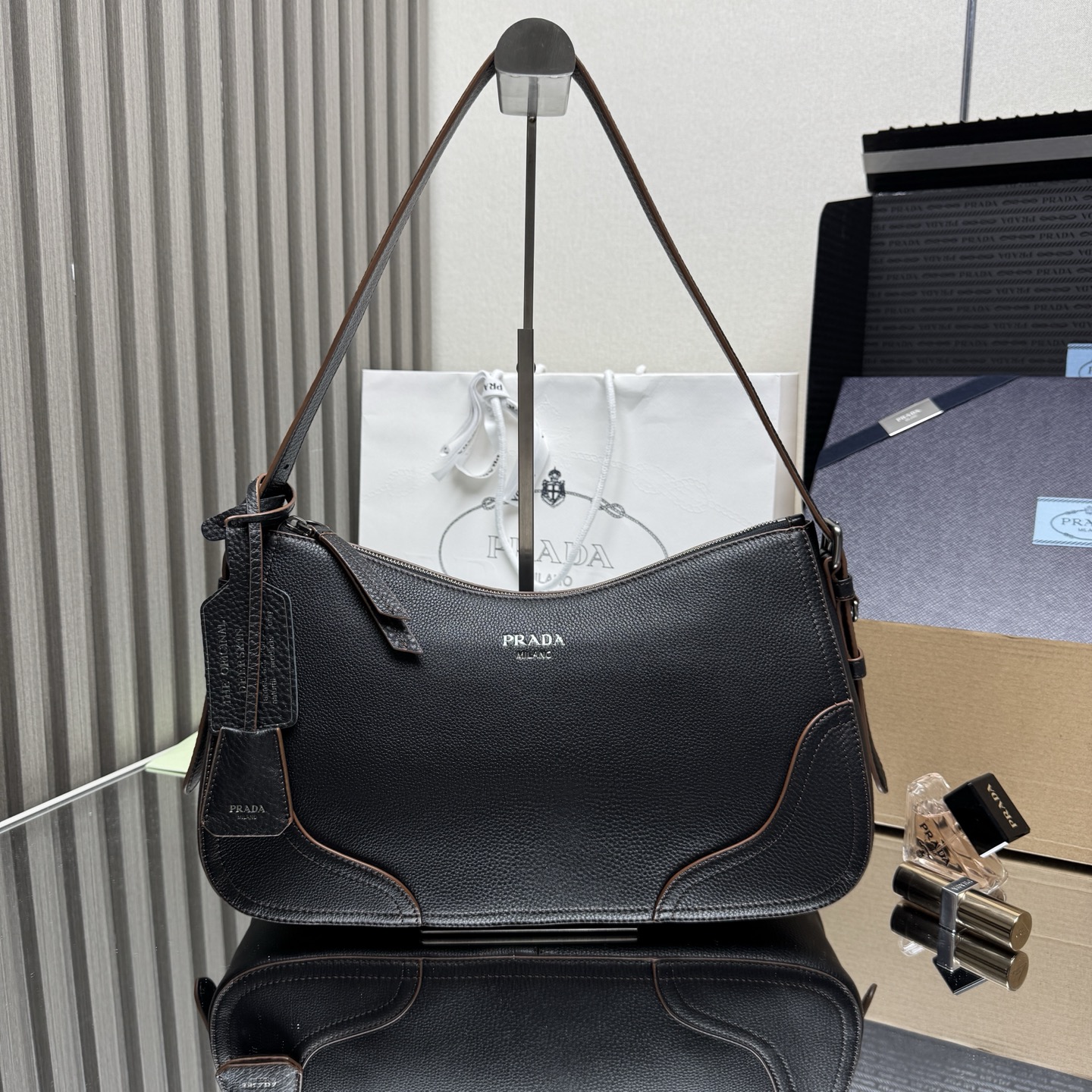 Prada Aimèe large leather shoulder bag-Black 1BC280