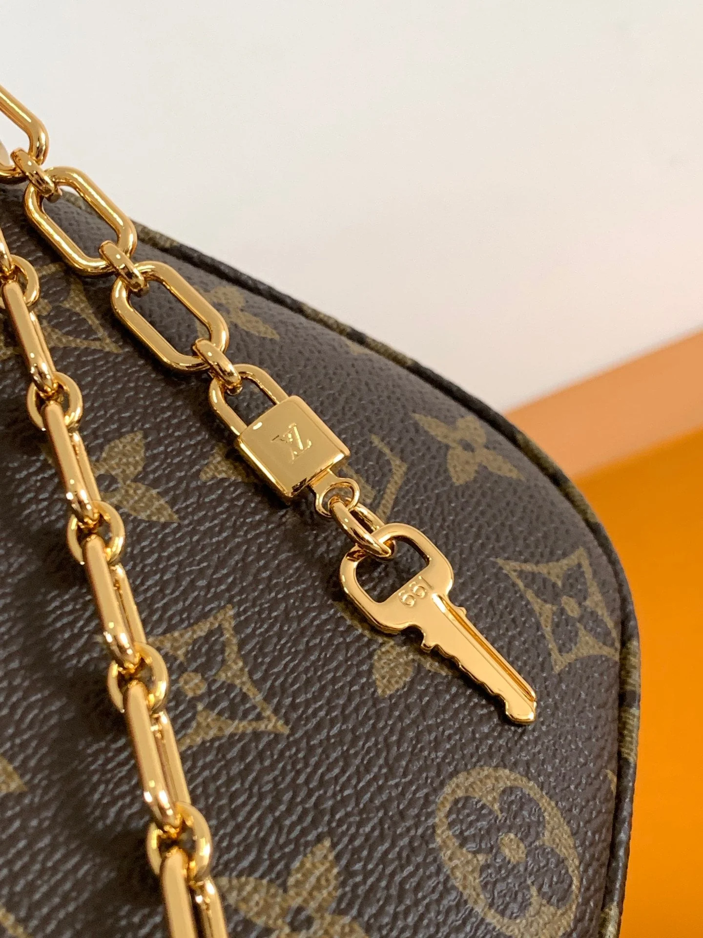 Louis Vuitton LV Catchy PM 24cm Brown Monogram Canvas & Cowhide