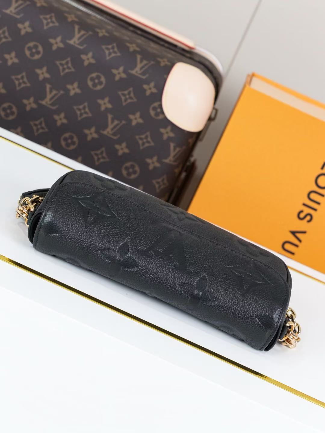 Louis Vuitton LV On Chain Ivy handbag