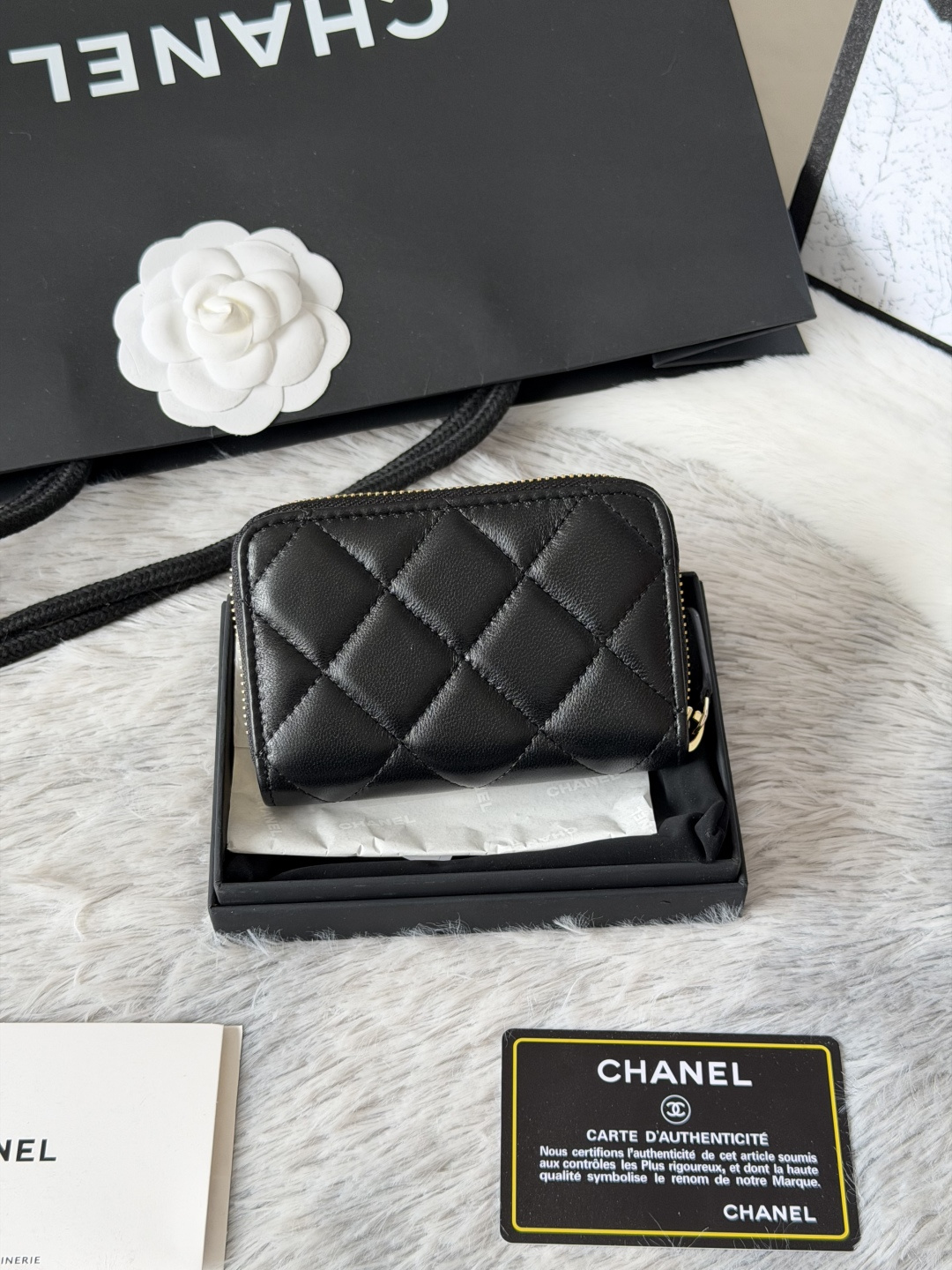 Chanel Zipped Coin and Card holder in Black Lambskin calfskin