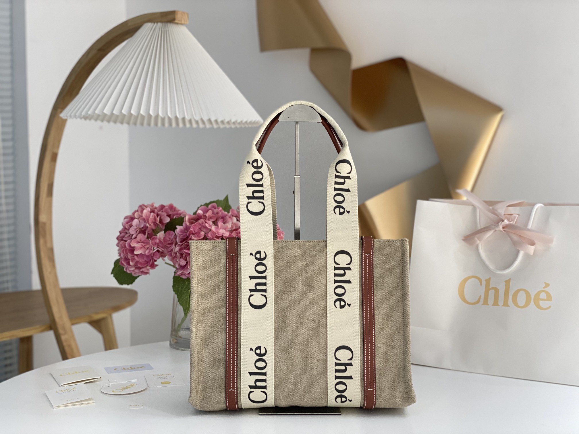 Chloe Medium Woody Tote Bag in Linen