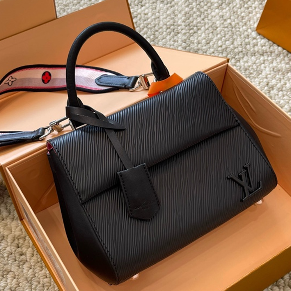Louis Vuitton LV  Cluny Grained Leather Shoulder Handbag