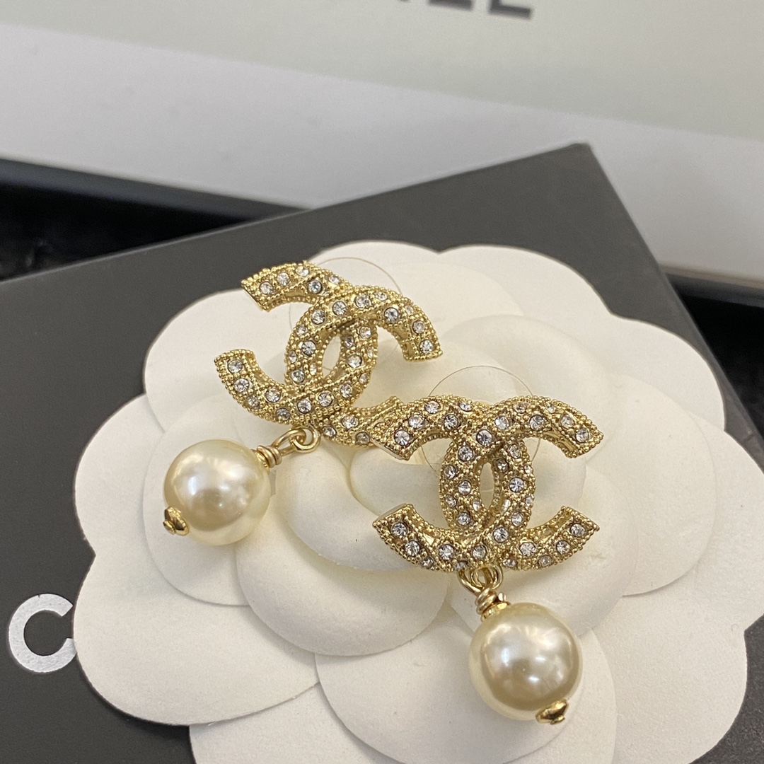Chanel Fashion Earrings