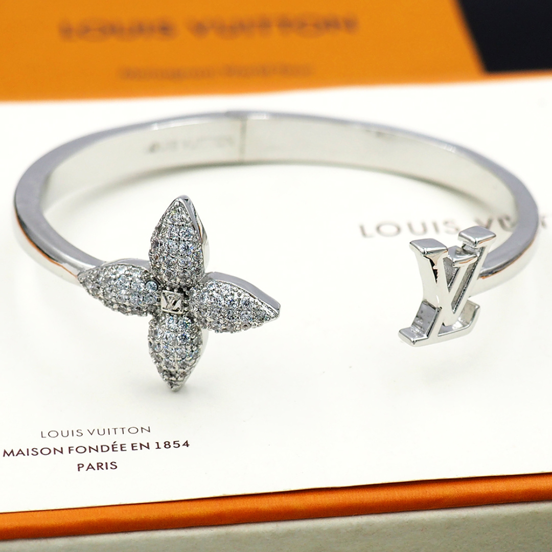 LV Women's fashion bracelet