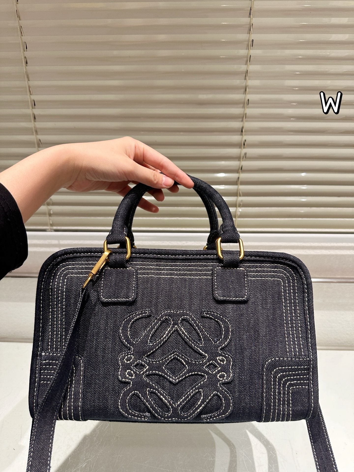 Loewe Amazona 23 Denim White Stitching Anagram Handle Shoulder Doctor Bag - KAIROO