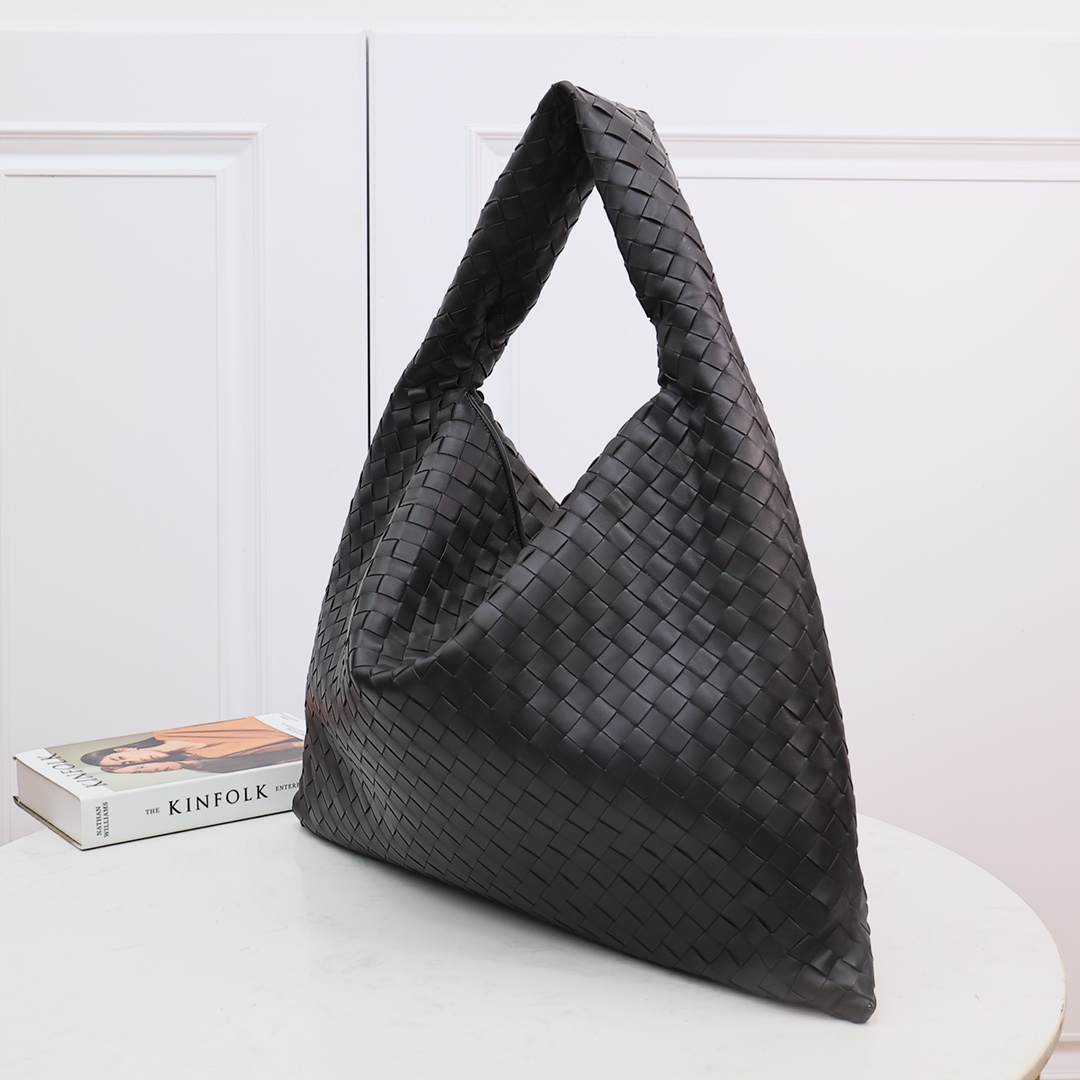 Bottega Veneta Large Hop Hobo Bag in Fondant Intrecciato leather