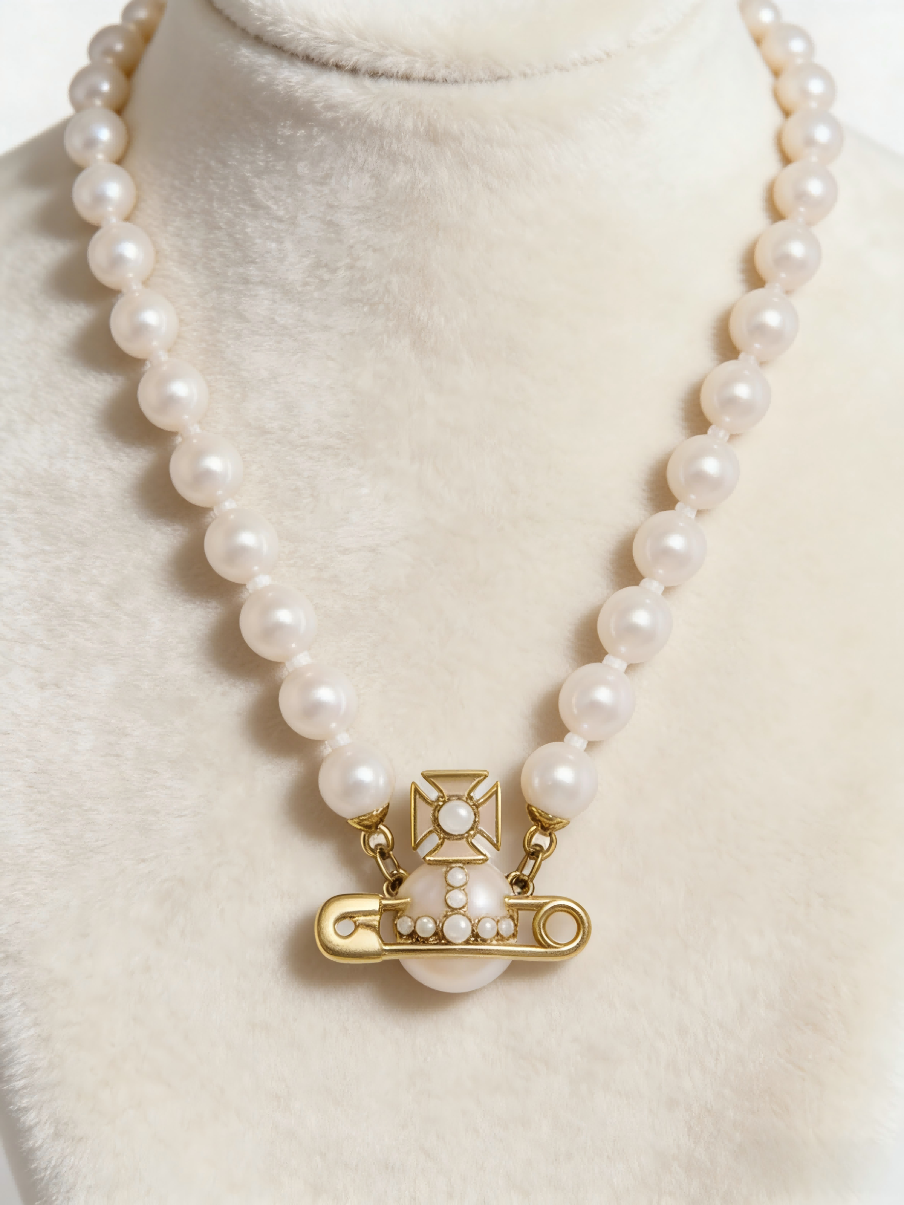 Trendy Pearl Beaded Necklace with Safety Pin & Saturn Charm – Edgy Y2K Aesthetic, Perfect for Party & Night Out