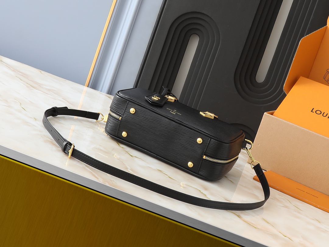 Louis Vuitton LV Show New Bag Water Ripple Version m12009