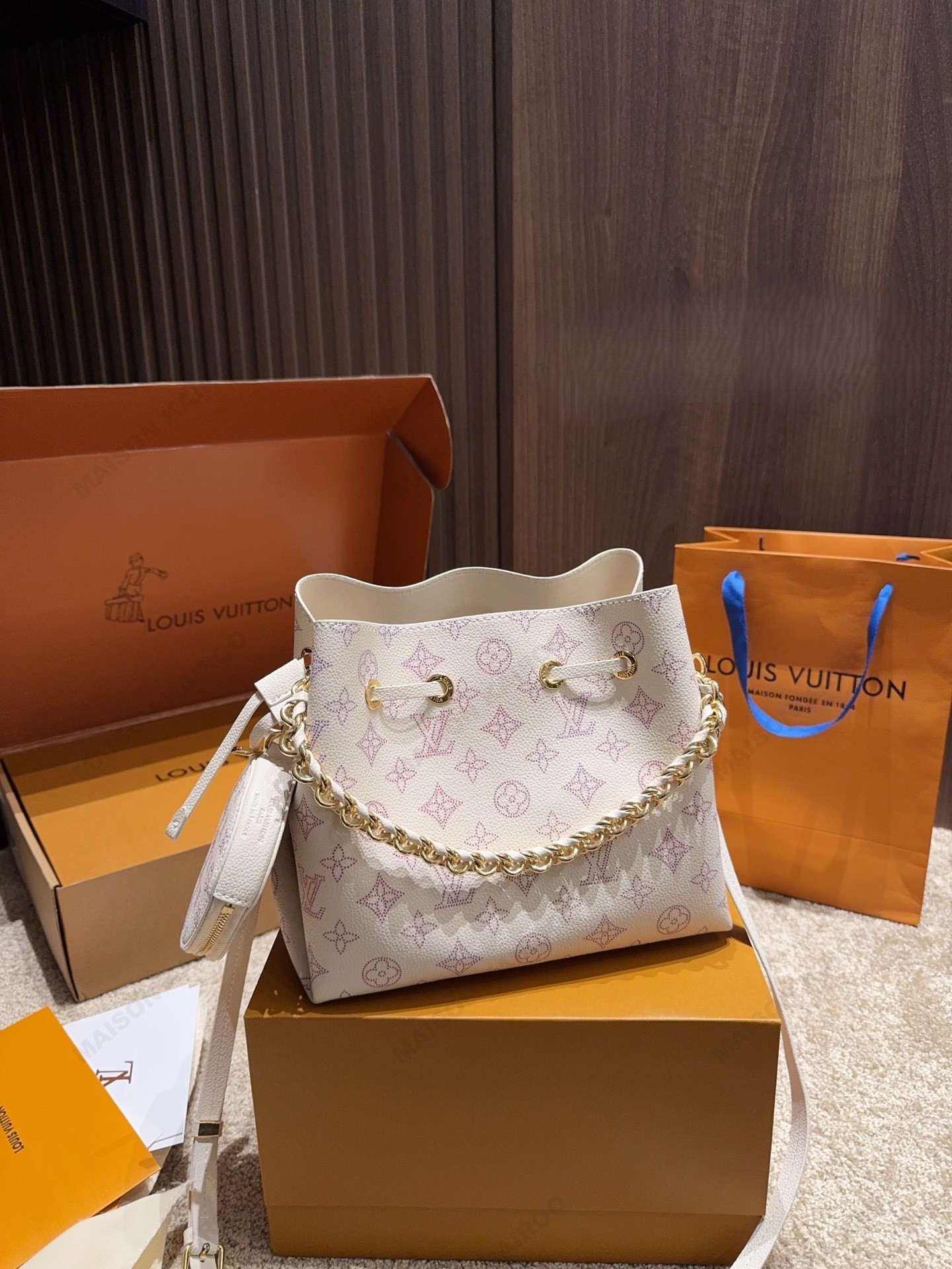 Louis Vuitton LV Mahina Bella Ivory Purple Gradient Monogram Leather Drawstring Bucket Shoulder Bag - KAIROO