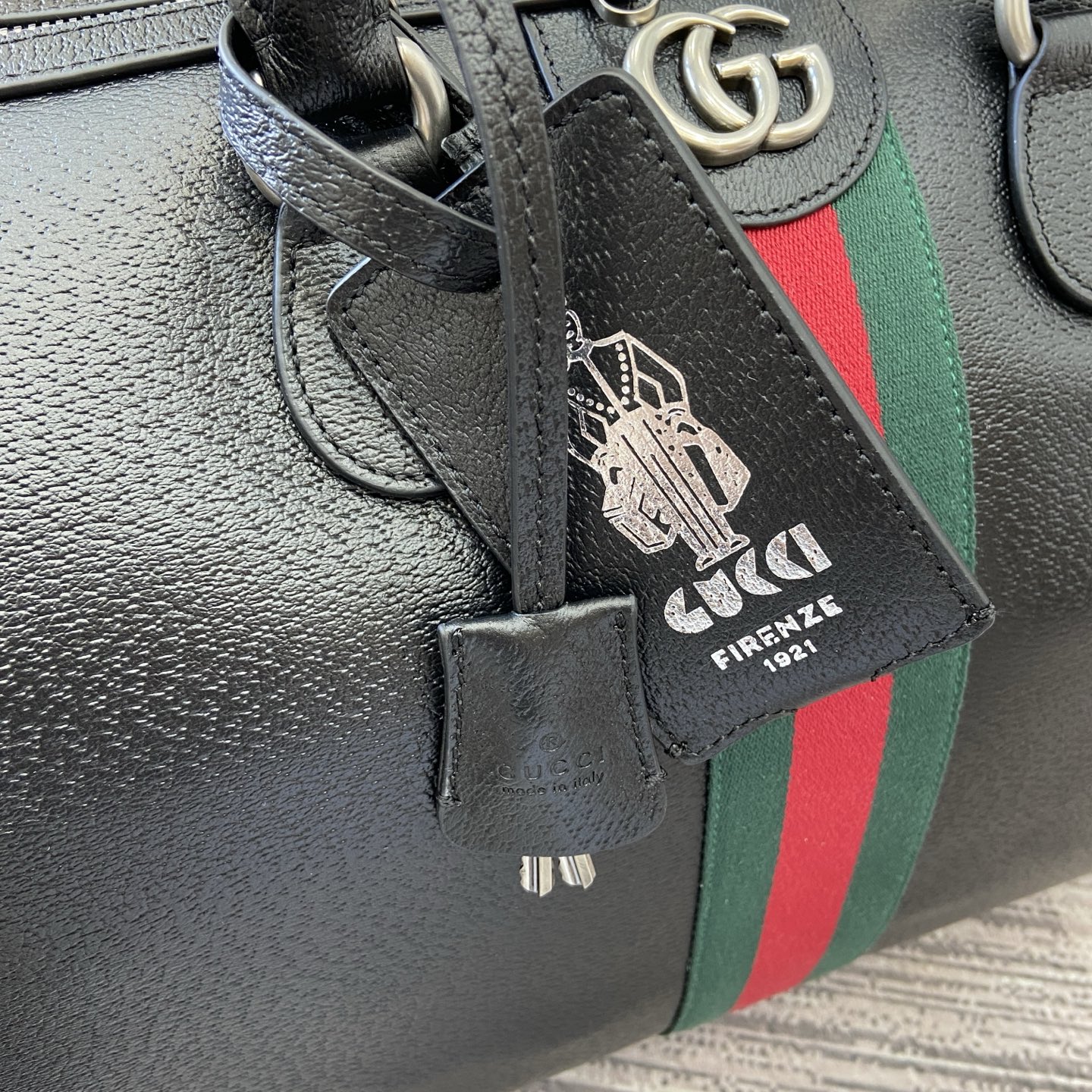 Gucci Bags Savoy Natural Gloss Black Soft Leather 834460