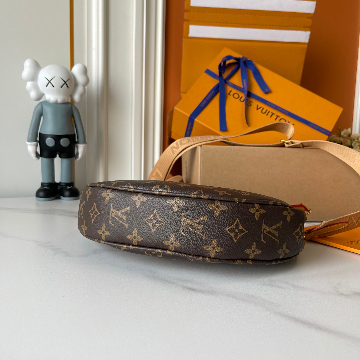 Louis Vuitton new loop hobo handbag