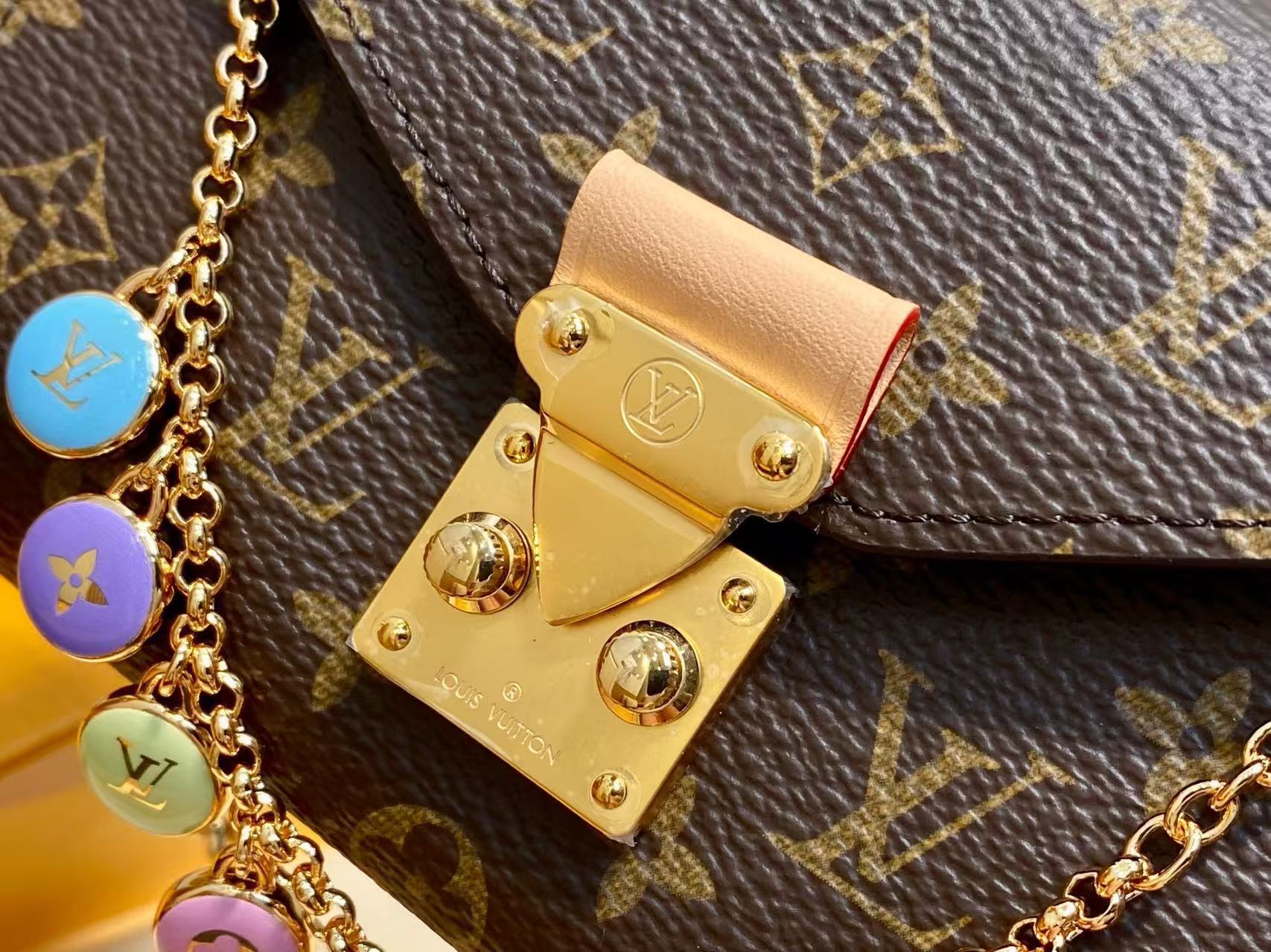 Louis Vuitton LV Pouch Metis chain waist bag