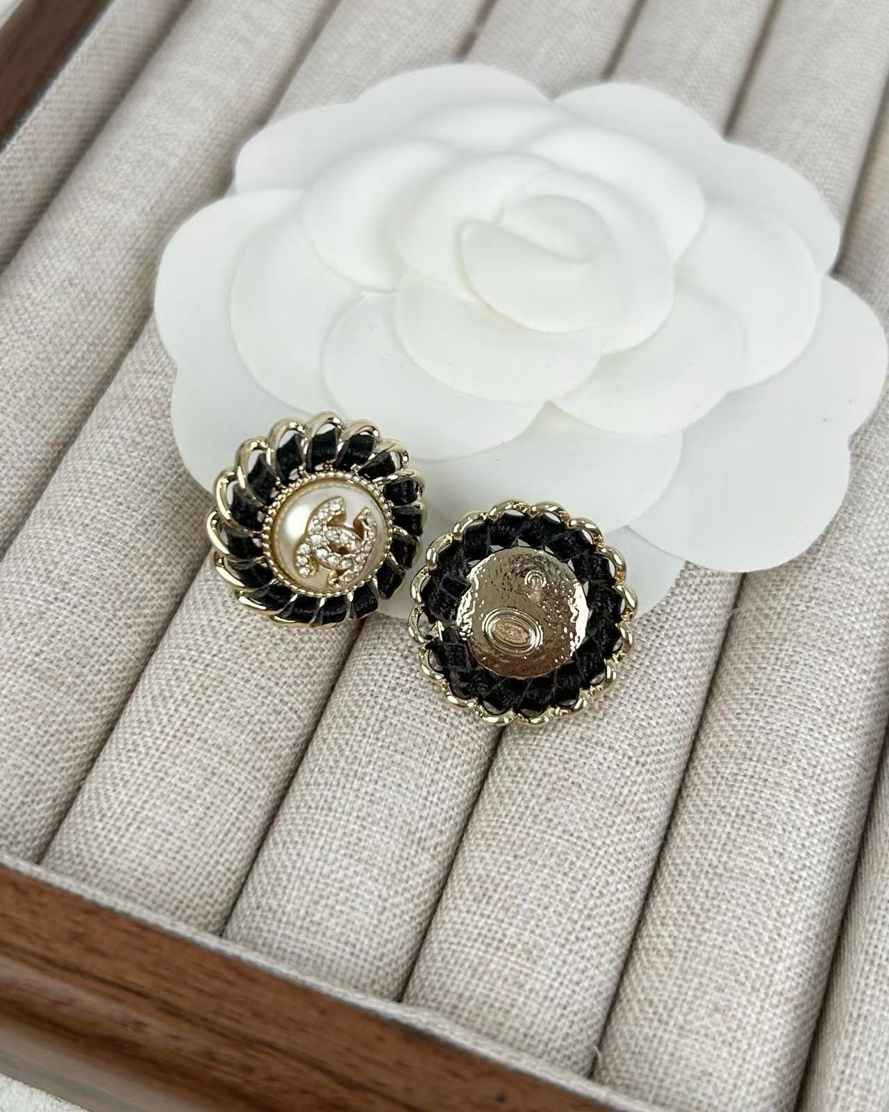 Chanel Fashion Earrings