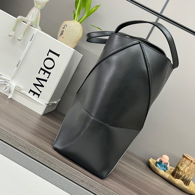Loewe Puzzle Fold Tote in shiny calfskin Medium Black