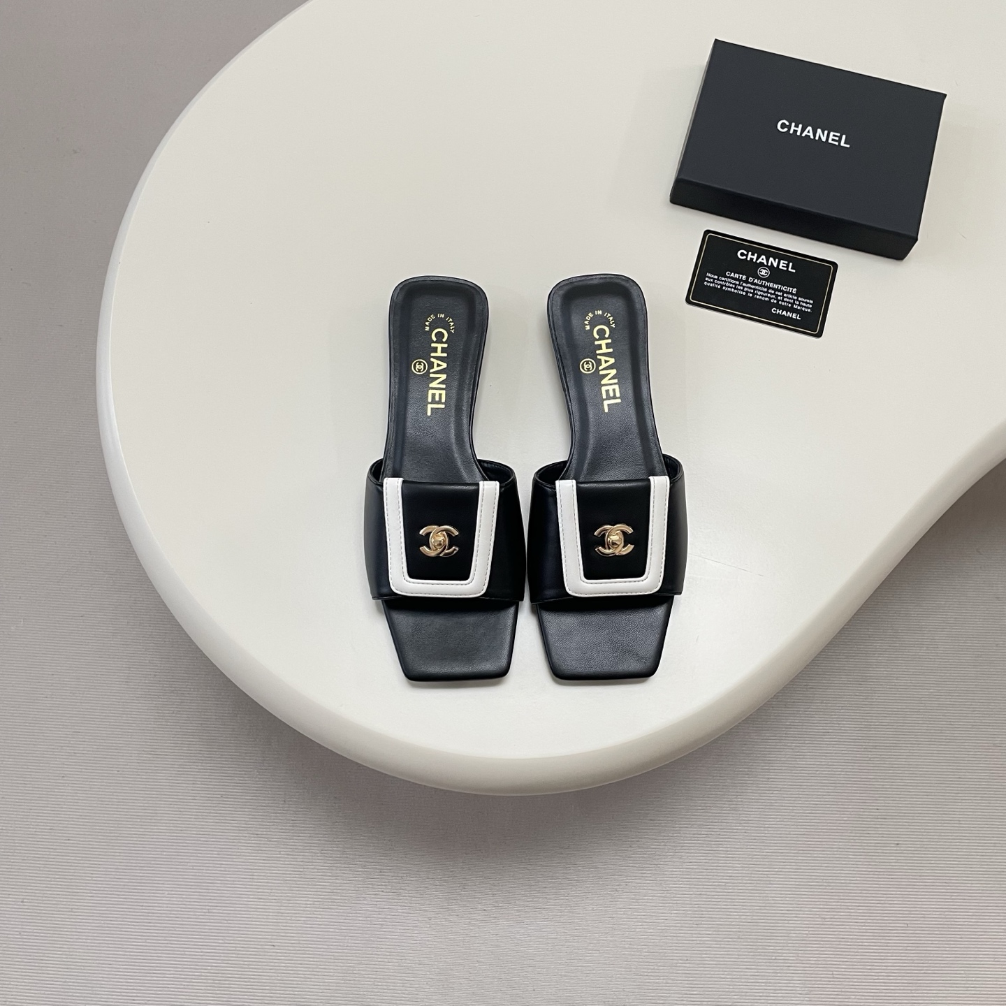 Chanel Smooth Leather Wrapped Contrasting CC Logo Square-Toe Buckle Flat Sandals - KAIROO