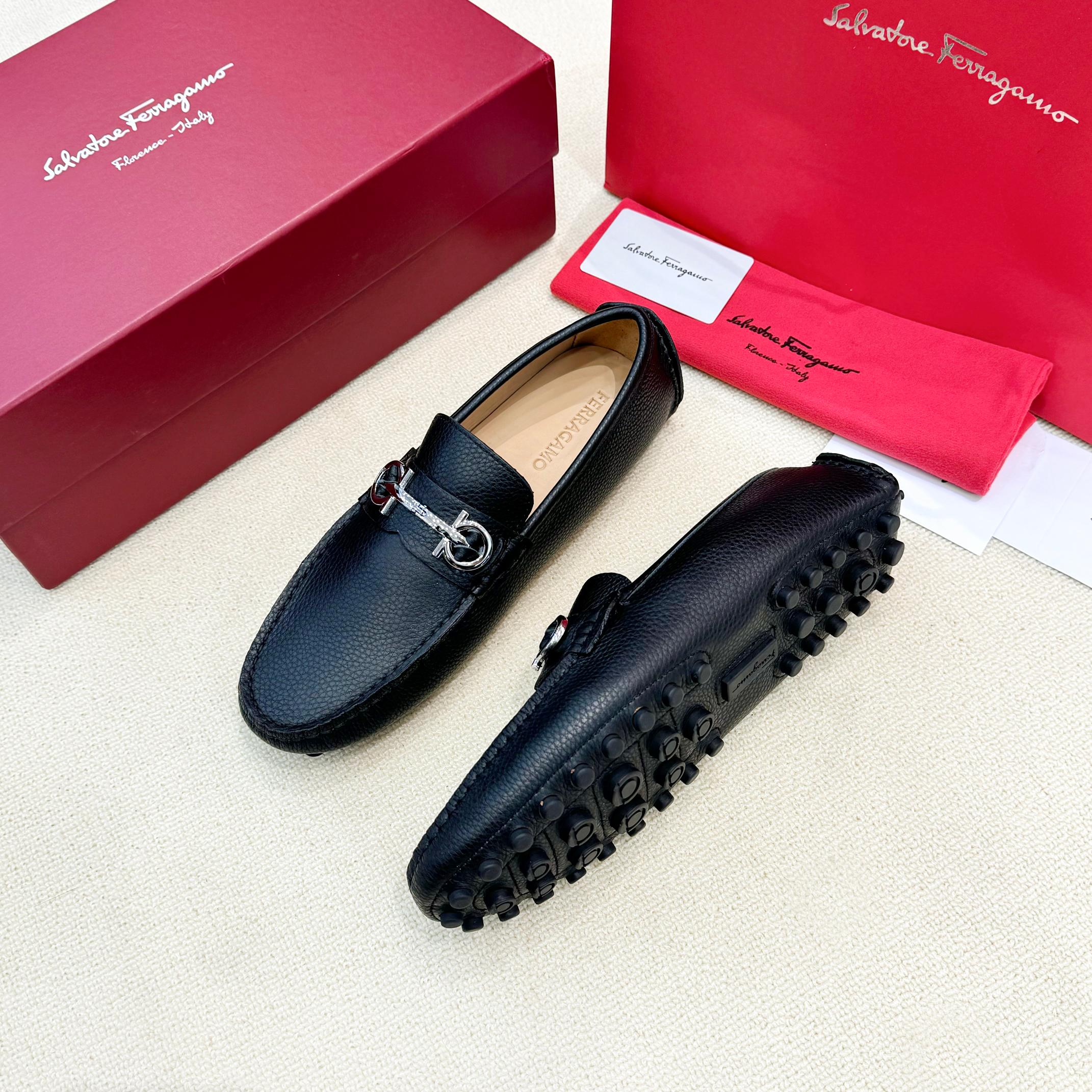 Ferragamo Men's leather driving Loafer