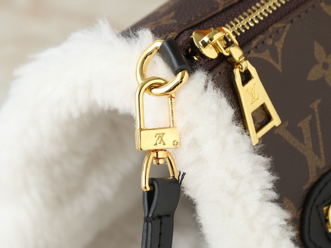 Louis Vuitton LV Teddy Mitt（10A Mirror Version）