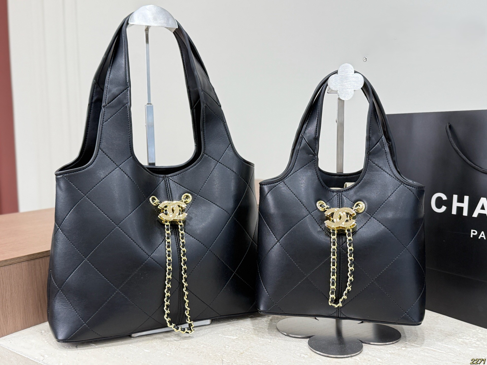 Chanel Diamond Quilted Smooth Leather CC Logo Chain Drawstring Bucket Hobo Tote Bag - KAIROO