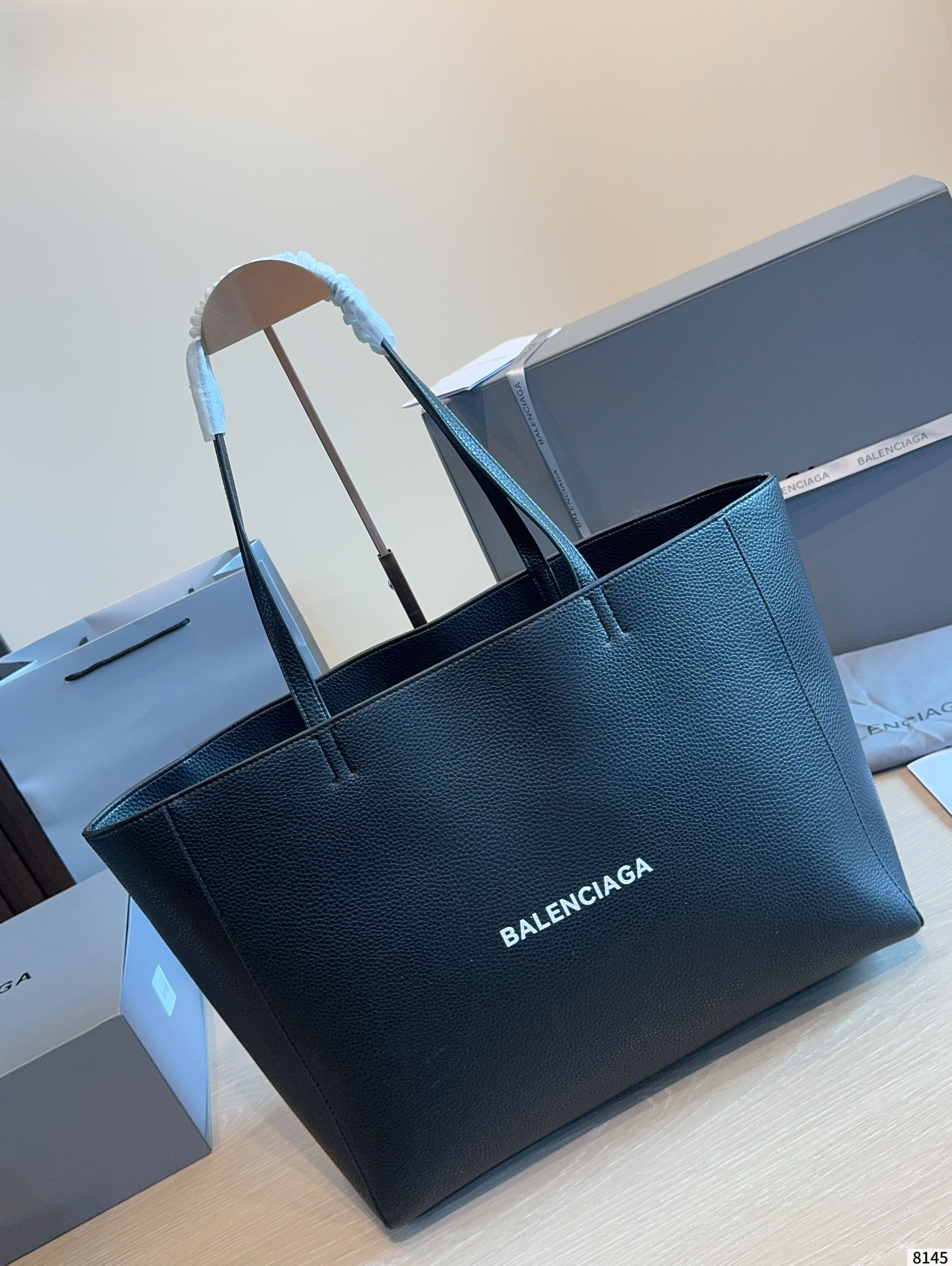 Balenciaga Everyday Grained Leather East-West Heat-Stamped Logo Shopper Tote Bags - KAIROO