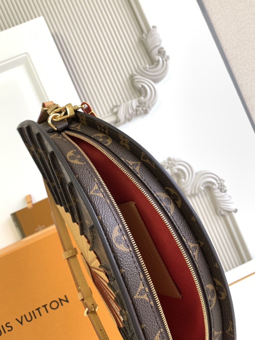 Louis Vuitton LV Monogram Canvas Folding Fan Clutch bag
