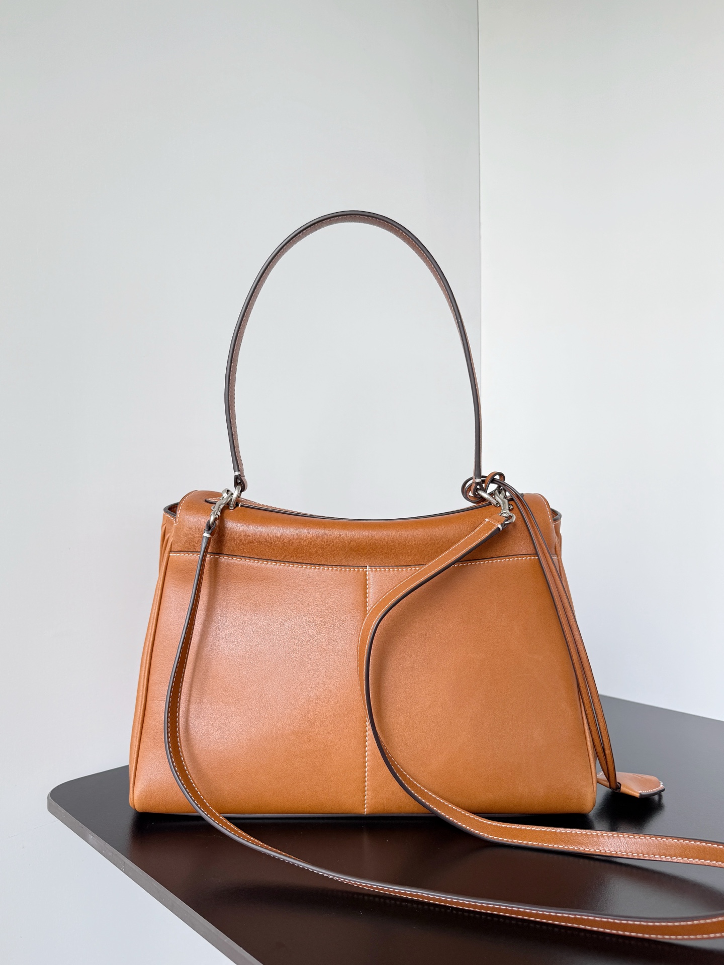 𝐁alenciaga Women's Rodeo Handbag Medium Bag in Tan Cowboy