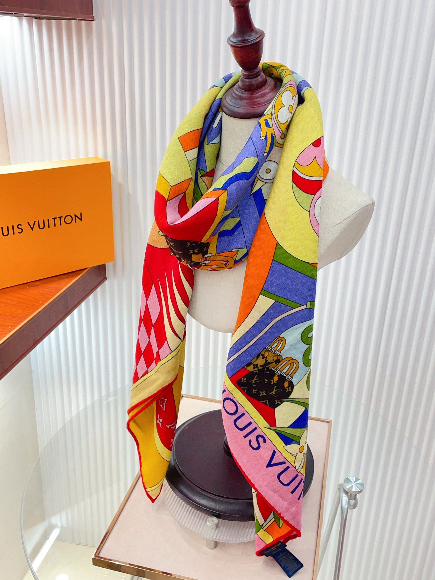 Louis Vuitton LV Sweet Escape Shawl 140cm