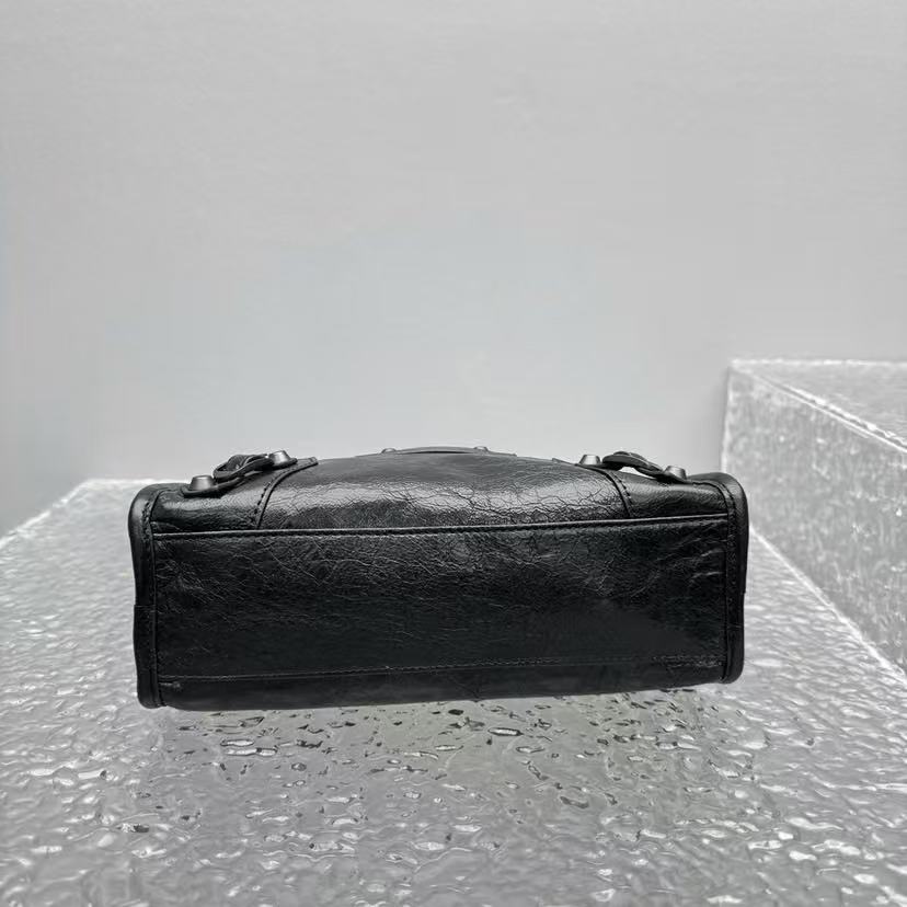 Balenciaga cracked oil wax locomotive bag