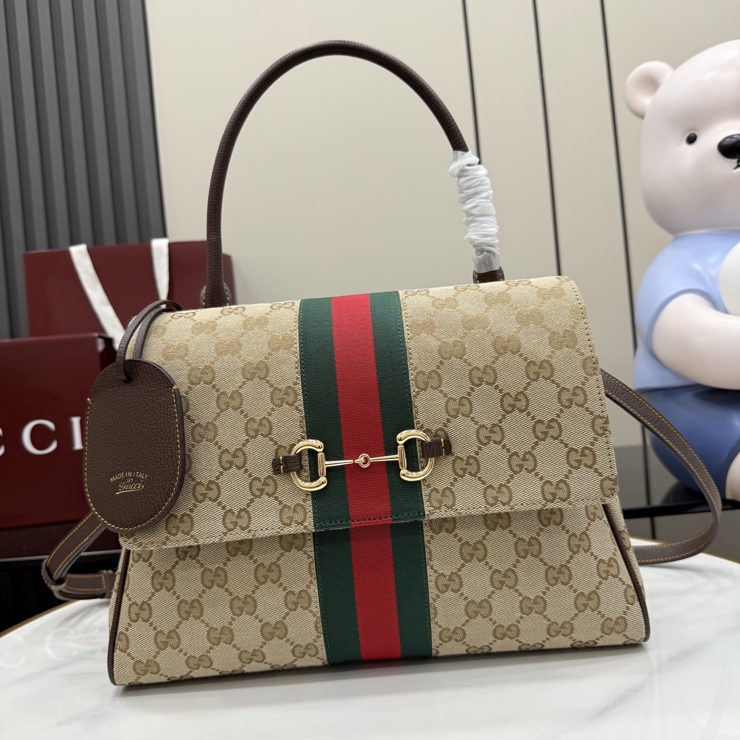 Gucci Paparazzo Medium top handle bag 875018