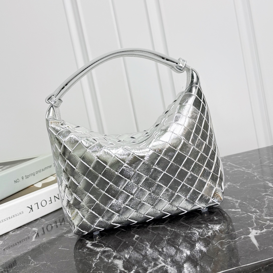 Bottega Veneta Wallace Bag in Pinecone Intrecciato leather
